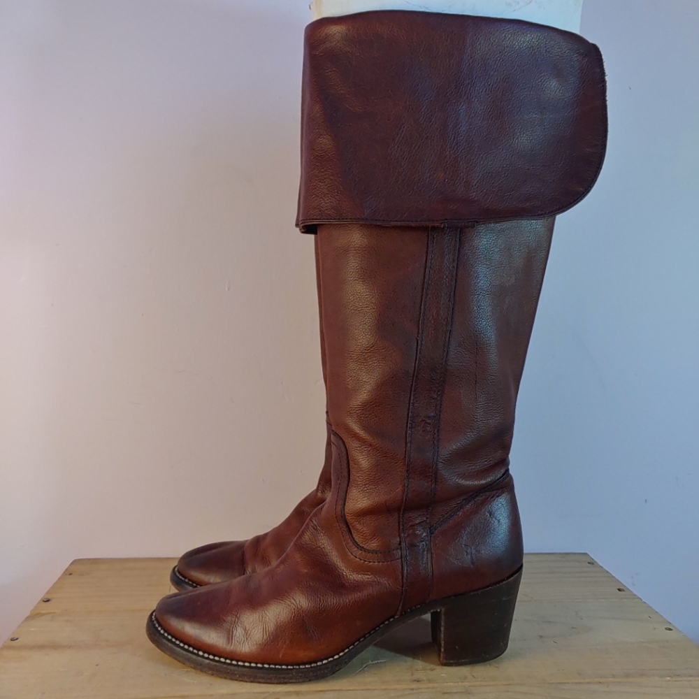Frye Jane cuffed brown leather tall boots women's size 8 B, made in Mexico